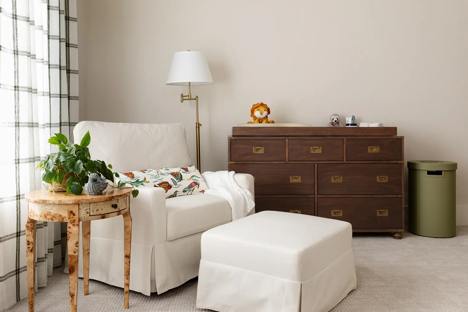 Wilderness Trail Nursery Glider 2